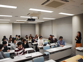 第1回 第1回 中央大学マーケティング・コンソーシアム ビジネススクール生の自己紹介風景